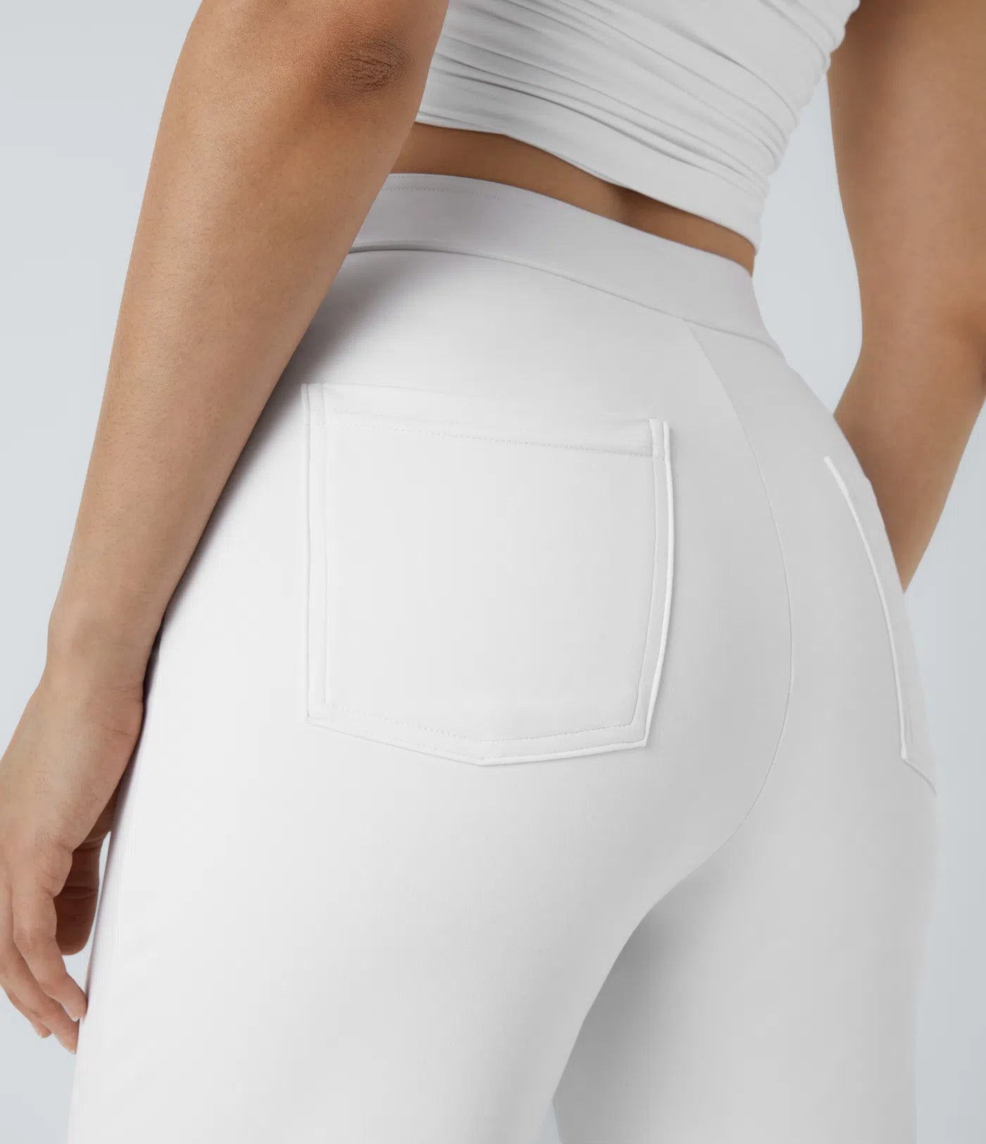 Aurella Flex™ Lässige Stoffhose mit hohem Bund und mehreren Taschen und geradem Bein