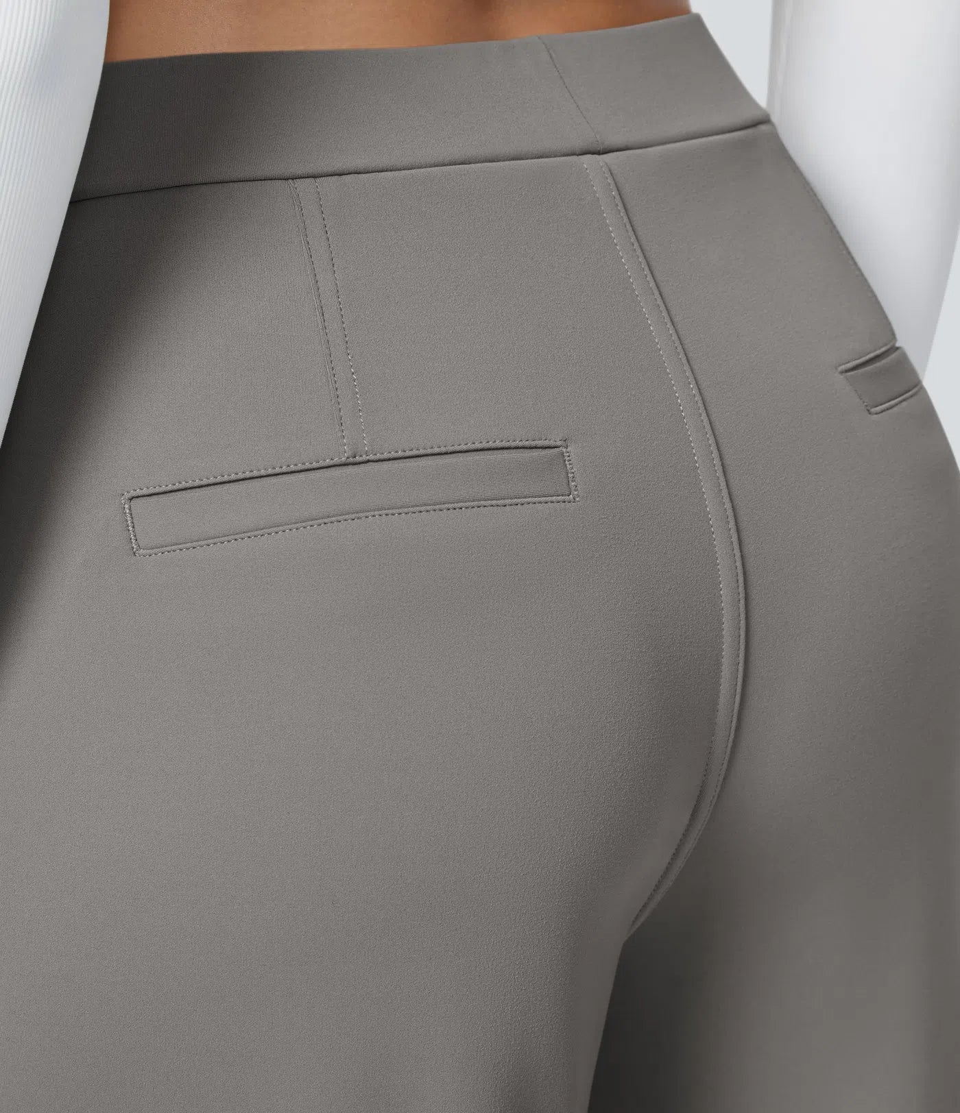 Aurella Flex™ Dehnbare Stoffhose mit hohem Bund, Seitentaschen und geradem Bein